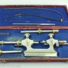 Antiker Zapfenrollierstuhl mit Zubehor in Box