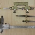 Zapfenpolierstuhl fur Armbanduhren (ca.1900) + Messschieber