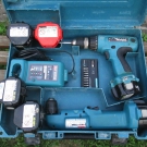 Makita Akkuschrauber + Winkelakkuschrauber 12V 2,6A im Koffer mit 6 Akkus