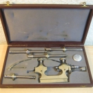 (378) Altes Georg Jacob Uhrmacher Werkzeug / Zapfenrollierstuhl