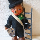 Süsser alter Schornsteinfeger Mecki  Fa.Berger mit Schild  H : 12 cm