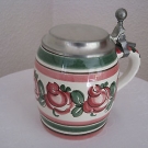 ULMER KERAMIK  KRUG MIT ZINNDECKEL  WILDROSEN MOTIV