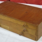 12/39/216 Uhrmacherschrank Uhrmacherkästchen Schubladenschrank mit Zubehör alt