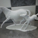 STUTE mit FOHLEN, AK Kaiser Porzellan, Bochmann, Nr. 403, Pferd, 33 x 20 cm