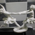 2 TANZENDE MÄDCHEN, Hutschenreuther, K. TUTTER, 33 cm, Frau, Frauen, Reigen