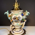 Antike Porzellan Prunkvase Lampe mit verg.Bronzemontur auf Löwentatzen 19Jh.