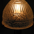 Dôme abat jour tulipe pate de verre pressée satinée art déco. Les décors /