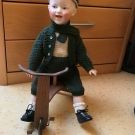 Puppe Gebrüder Heubach mit Holzdreirad/top