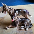 Keramos Wien,2 Deutsche Schäferhunde,1 stehend,1 liegend, Tierfigur, Hunde