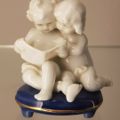 Porzellan-Figur, "Lesendes Kinderpaar", E. A. Müller, Schwarza-Saalbahn, um 1920