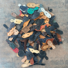 150 cuirs pour insignes  régimentaires