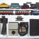 PIKO-H0 komplette Zugpackung: 2 Loks mit 4 Wagons, Schienen und Trafo in OVP