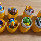 150 Ü-Eier bzw. gelbe Ü-Ei Kapseln K 95 - K 99 original mit Hartplastikfiguren